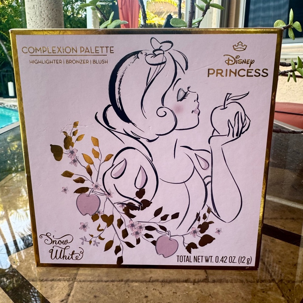 Disney Princess Snow White Complexion Palette 6 tones